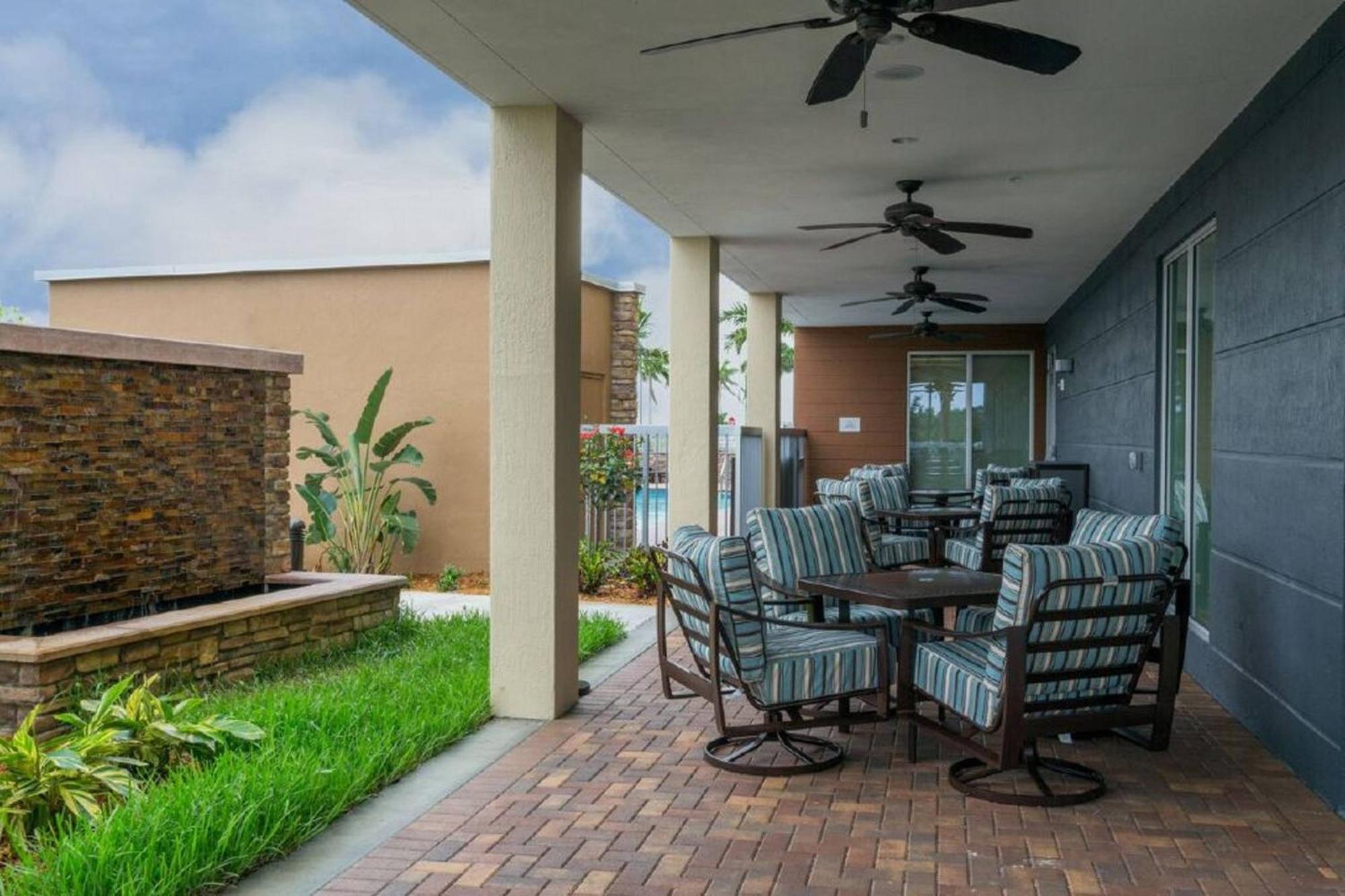 Fairfield Inn & Suites By Marriott Fort Lauderdale Pembroke Pines Exterior photo